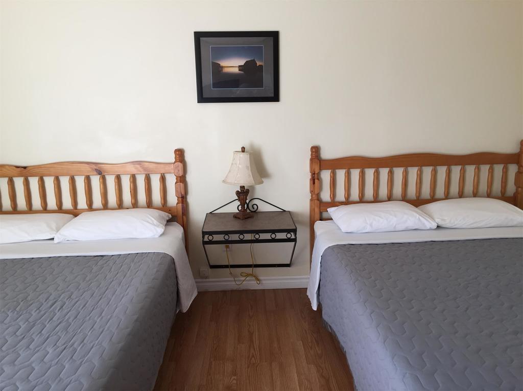 Baker'S Lighthouse Motel Саммерсайд Номер фото